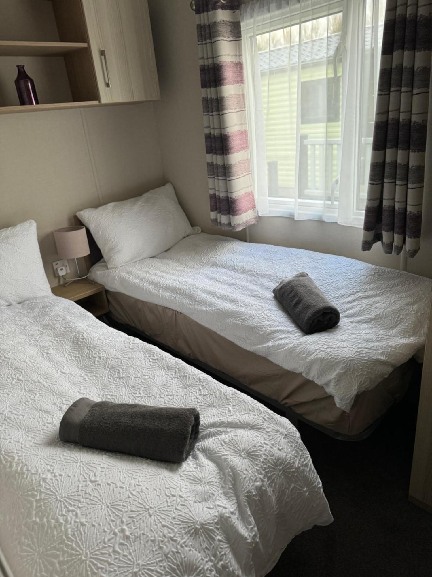 2 Bedroom Lakeview Lodge - Ensuite & Balcony Deck Carnforth Exteriör bild