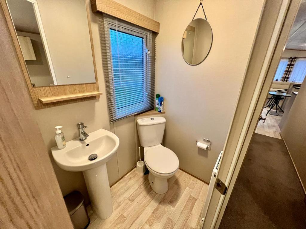 2 Bedroom Lakeview Lodge - Ensuite & Balcony Deck Carnforth Exteriör bild
