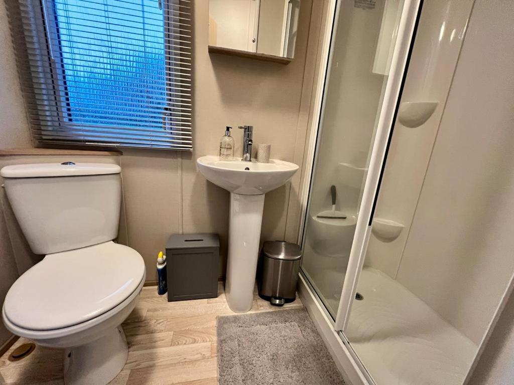 2 Bedroom Lakeview Lodge - Ensuite & Balcony Deck Carnforth Exteriör bild